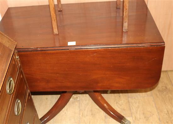 A Regency mahogany Pembroke breakfast table W.97cm